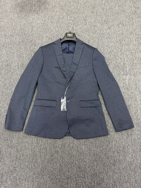 The Eclectic Elegant Classic Slim-Fit Suit Collection – Tailored for the Modern British Gentleman